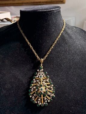 Vintage Gold Tone Hollycraft Green Clear Crystals Pendant Necklace